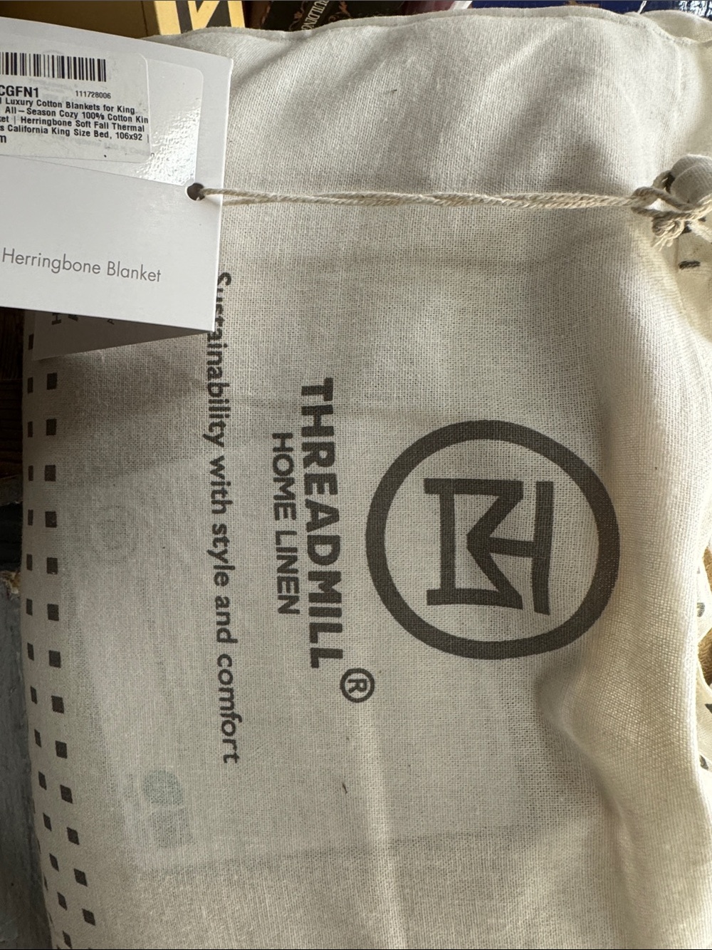 Threadmill Cotton King Blanket, Herringbone, Beige, All-Season Breathable
100% C